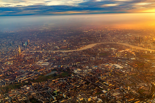 Обои картинки фото города, лондон , великобритания, sunrise, london, city, flying, sky, fly, airplane, flight, england, plane