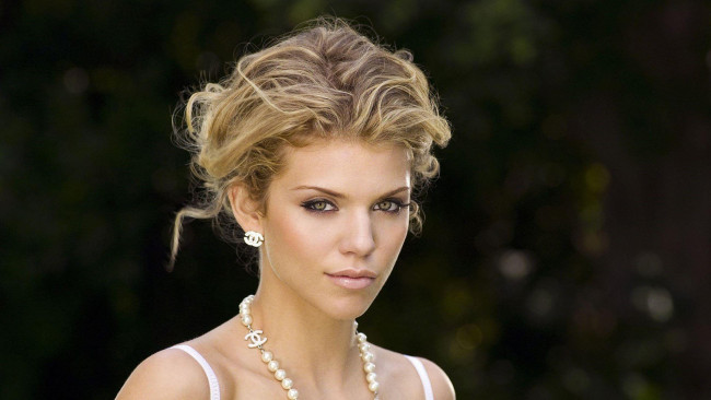 Обои картинки фото annalinn makkord, девушки, annalynne mccord, annalinn, makkord, портрет, лицо, девушка, модель, актриса, блондинка, красотка, взгляд, макияж, стройная, причёска, поза