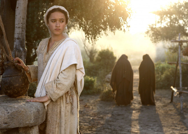 Обои картинки фото кино фильмы, the nativity story, женщина, колодец