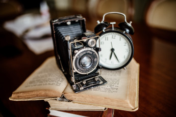 обоя разное, ретро,  винтаж, книга, фотокамера, будильник