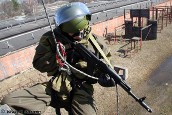 Картинка оружие армия спецназ автомат маска стрелок