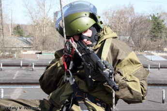 Картинка оружие армия спецназ автомат маска стрелок