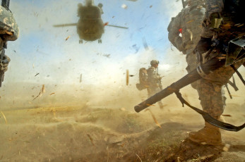 Картинка оружие армия спецназ пустыня морпехи вертолет
