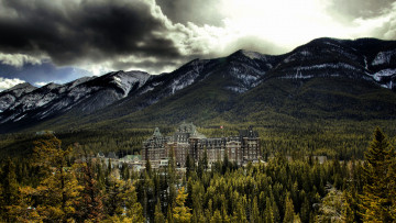Картинка banff+springs+hotel города -+пейзажи сумрак отель тучи лес горы