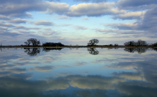 Обои картинки фото природа, реки, озера, озеро, отражение, дерево, небо, облака