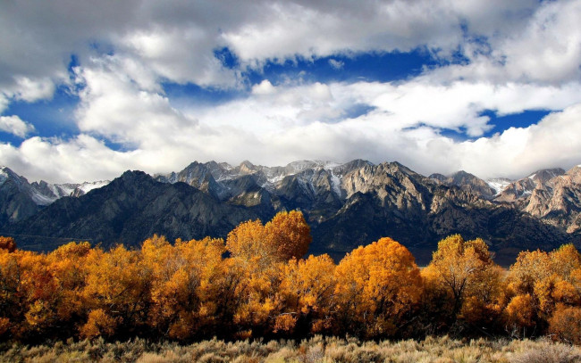 Обои картинки фото природа, горы, деревья, осень, облака