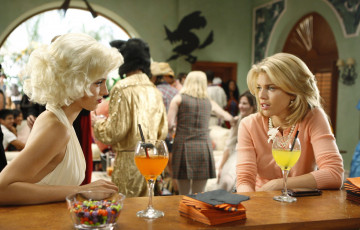 Картинка кино+фильмы 90210 костюм вечеринка беверли хилз блондинки бар разговор наоми кларк