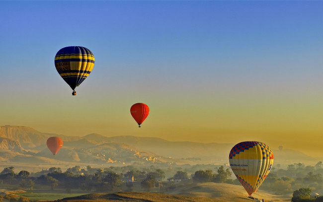 Обои картинки фото авиация, воздушные шары дирижабли, горы, воздушные, шары, полет