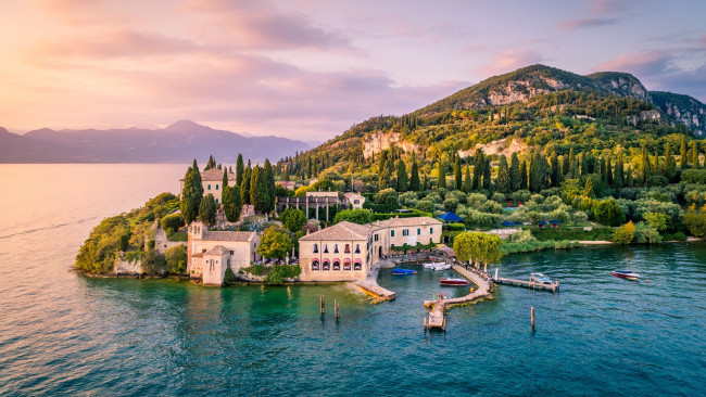 Обои картинки фото punta san vigilio, lake garda, italy, города, - панорамы, punta, san, vigilio, lake, garda