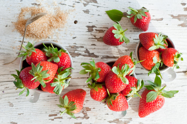 Обои картинки фото еда, клубника,  земляника, сахар, ягоды