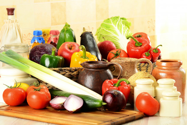 Обои картинки фото еда, овощи, огурец, лук, кувшин, перец, баклажан, помидоры