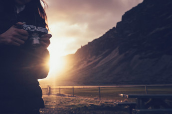 Картинка бренды fujifilm фотоаппарат солнце фотограф девушка природа пейзаж камера горы