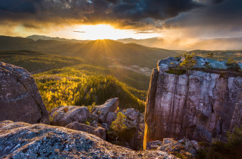 Картинка природа восходы закаты камни скалы долина свет лучи солнце
