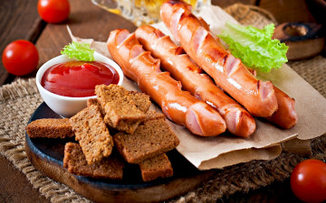 Картинка еда колбасные+изделия соус сосиски хлеб crackers sauce tomato сухари зелень помидоры sausage