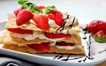 Картинка еда пирожные +кексы +печенье berries strawberry dessert sweet cake выпечка пирожное ягоды торт крем клубника сладкое десерт snack
