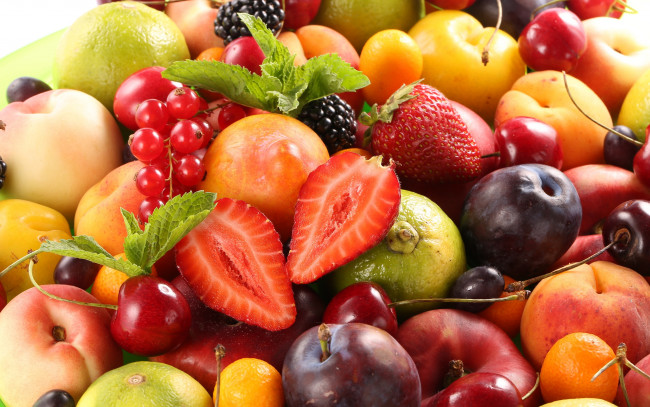 Обои картинки фото еда, фрукты,  ягоды, berries, fruits, сливы, клубника, черешня, персики, ягоды, fresh