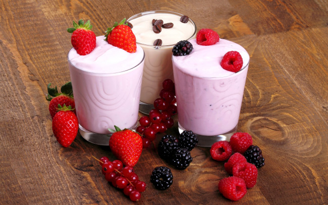 Обои картинки фото еда, мороженое,  десерты, ежевика, кофе, клубника, ягоды, йогурт, малина, berries, yogurt, coffee, strawberry, raspberry