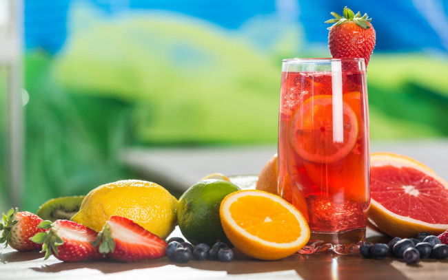 Обои картинки фото еда, напитки,  сок, berries, fruits, fresh, сок, ягоды, фрукты