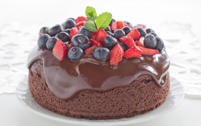 Обои картинки фото еда, пироги, выпечка, торт, ягоды, сладкое, sweet, cake, berries, десерт, шоколад, dessert, клубника, черника