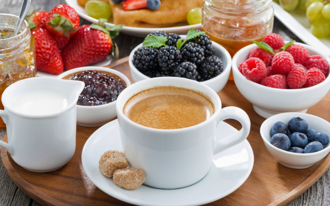 Обои картинки фото еда, разное, jem, cream, berries, fresh, клубника, coffee, breakfast, ягоды, завтрак, ежевика, черника, малина