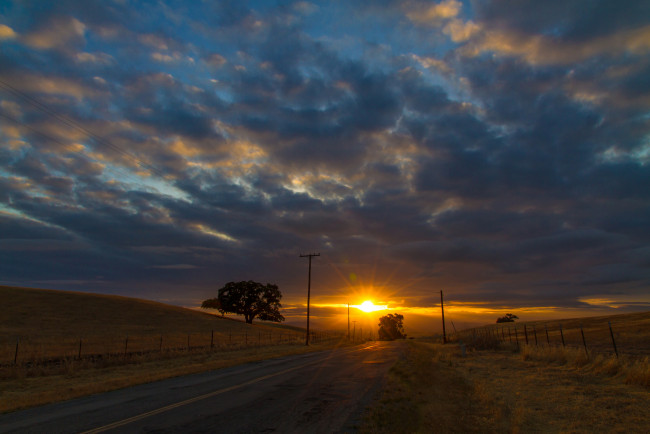 Обои картинки фото природа, восходы, закаты, тучи, шоссе, солнце