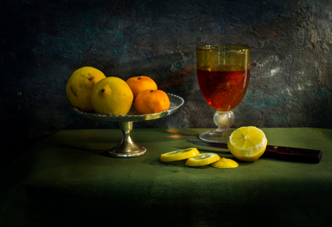 Обои картинки фото еда, натюрморт, нож, скатерть, лимоны