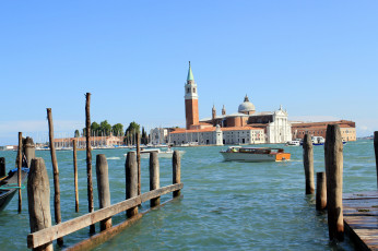 Картинка города венеция+ италия причал деревянный