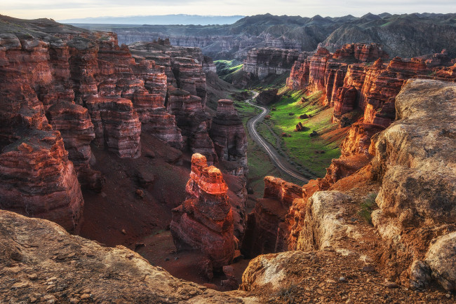Обои картинки фото природа, горы, каньон, Чарын, казахстан, утро, скалы