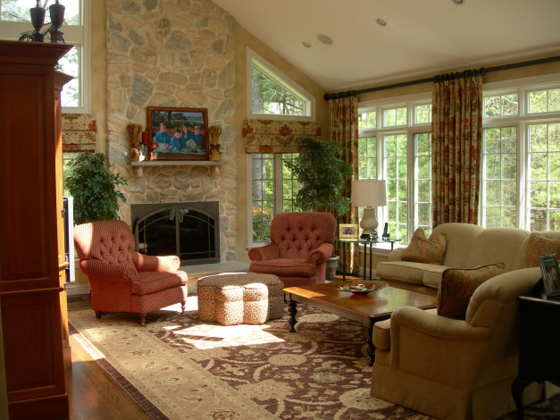 Обои картинки фото интерьер, гостиная, окна, камин, кресла
