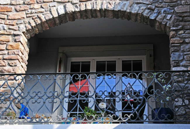 Обои картинки фото интерьер, веранды, террасы, балконы, решетка, каменный