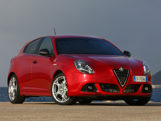 Обои картинки фото автомобили, alfa romeo, красный, 2014, г, 940, verde, quadrifoglio, giulietta, alfa, romeo