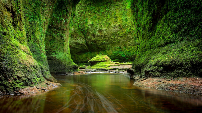 Обои картинки фото природа, реки, озера, шотландия, craighat, скалы, ручей, камни, мох, зелень