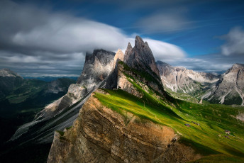 Картинка природа горы небо облака дома доломитовые альпы тени свет склон