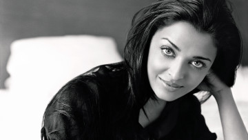 Картинка девушки aishwarya+rai актриса модель черно-белая улыбка лицо