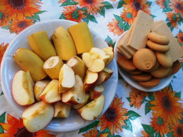 Обои картинки фото еда, хлеб,  выпечка, печенье, бананы, яблоки, вафли