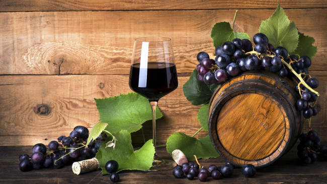 Обои картинки фото еда, напитки,  вино, вино, бочонок, бокал, виноград