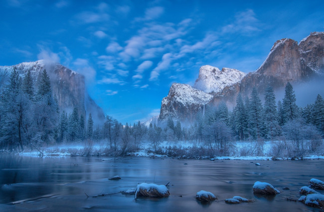 Обои картинки фото природа, реки, озера, ёлки, горы, снег, зима