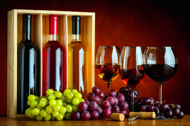 Обои картинки фото еда, напитки,  вино, виноград, вино, бокалы, бутылки