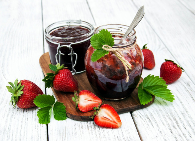 Обои картинки фото еда, мёд,  варенье,  повидло,  джем, клубника, ягоды, джем