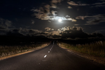 Картинка природа дороги луна ночь дорога