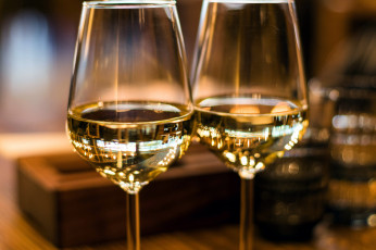 Картинка еда напитки +вино вино белое бокалы