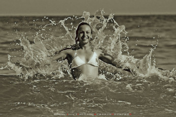 Картинка календари компьютерный+дизайн водоем брызги улыбка взгляд девушка 2019 женщина calendar купание