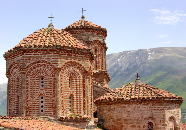 Обои картинки фото монастырь, святого, наума, македония, города, православные, церкви, монастыри, каменный, купол, кресты