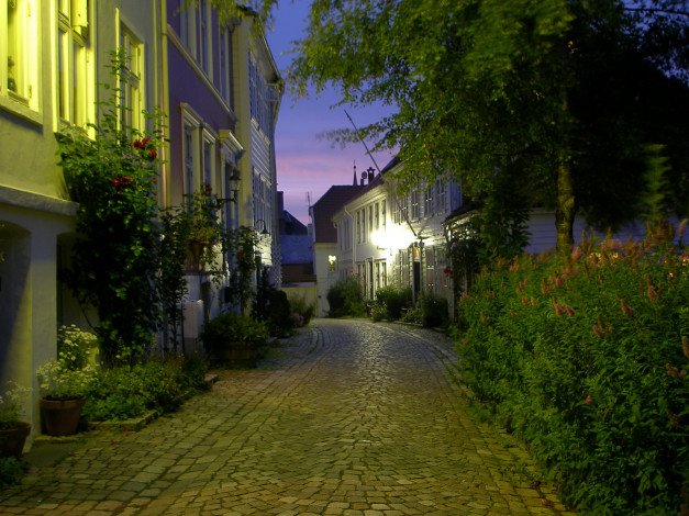 Обои картинки фото норвегия, берген, города, улицы, площади, набережные, ночь, фонари, улица