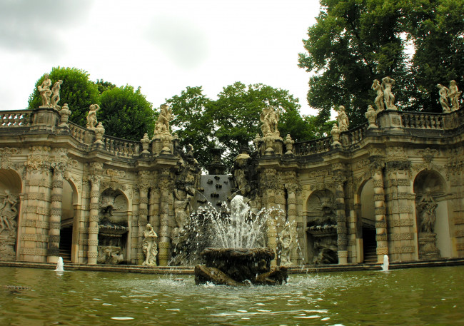 Обои картинки фото германия, дрезден, zwinger, palace, города, скульптуры, фонтан