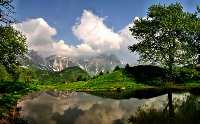 Обои картинки фото природа, реки, озера, горы, холмы, озеро, трава, деревья