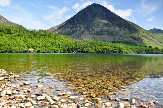 Обои картинки фото crummock, water, england, природа, реки, озера, гора, дно, камни, lake, district, mellbreak, англия, озеро, холм