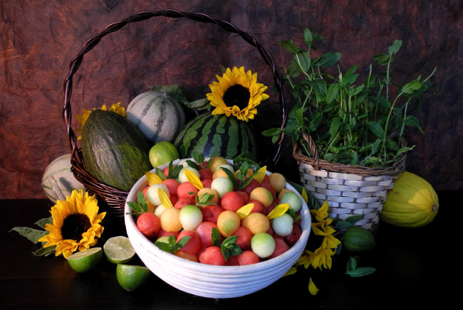 Обои картинки фото еда, фрукты, ягоды, дыня, арбуз, лайм, мята, подсолнух, шарики
