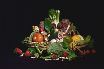 обоя еда, фрукты и овощи вместе, клубника, фенхель, чеснок, артишок, цукини, овощи, горох, помидоры