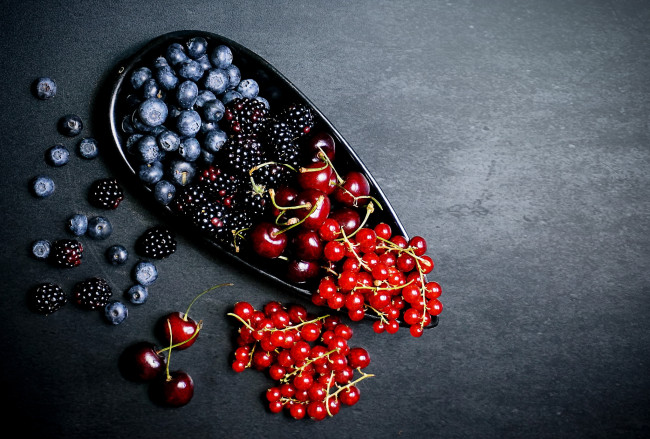 Обои картинки фото еда, фрукты,  ягоды, ягоды, черника, смородина, ежевика